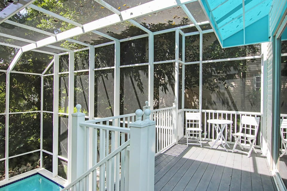 Lika Laika Balcony