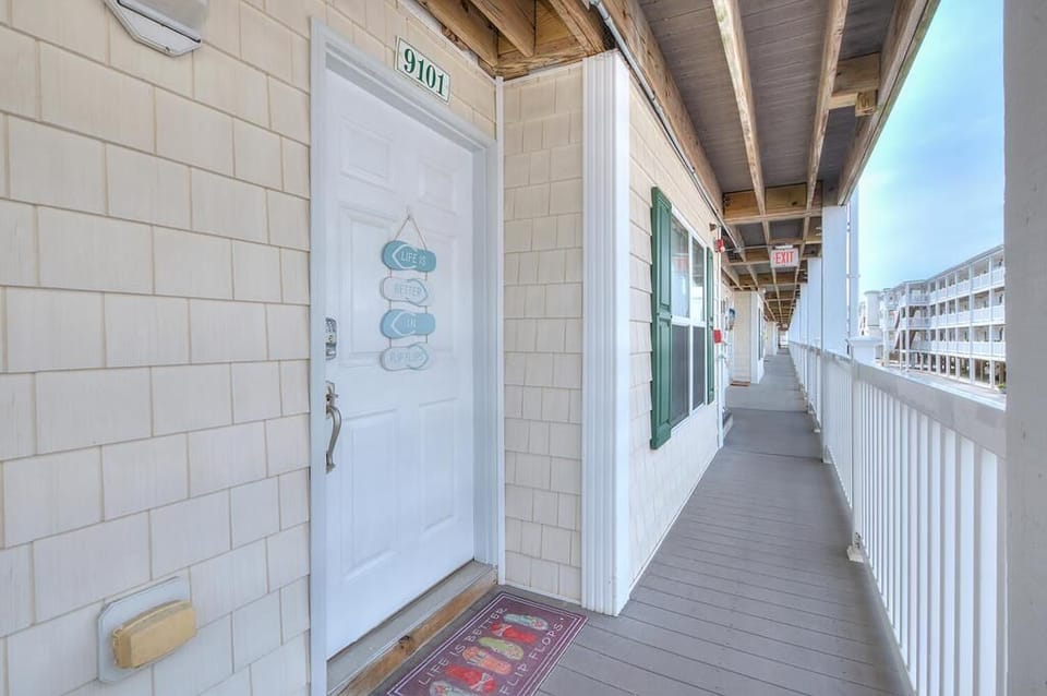 Exterior of Condo
GW 5.5.23