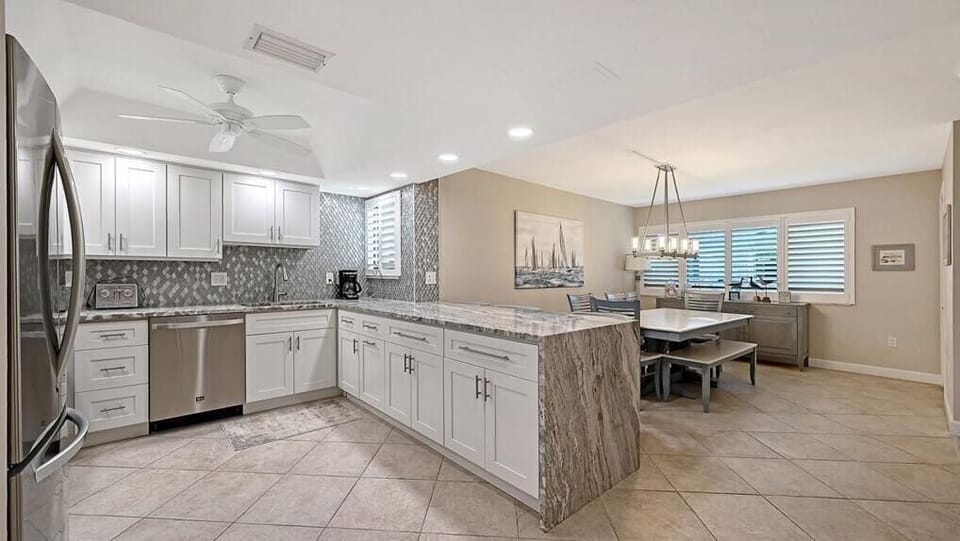 So much room for preparing and enjoying meals