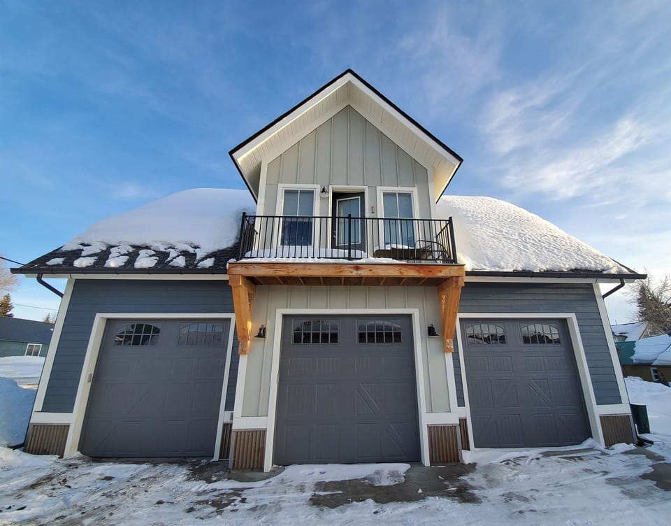 Guests have access to the middle garage bay with a bike stand and a ski rack. Perfect for storing bikes, ski's, etc.