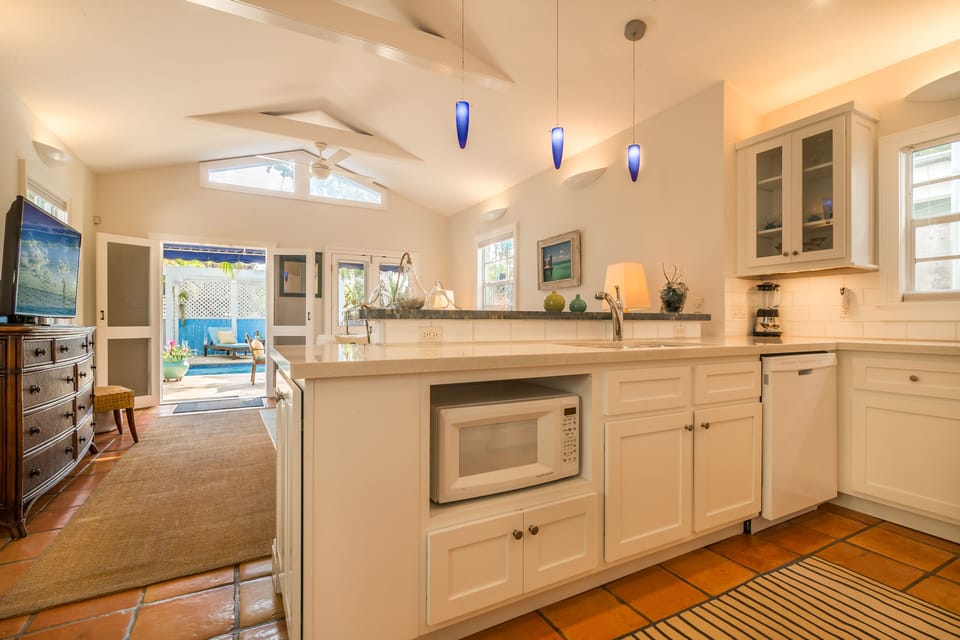 Kitchen is a fully equipped chef's kitchen