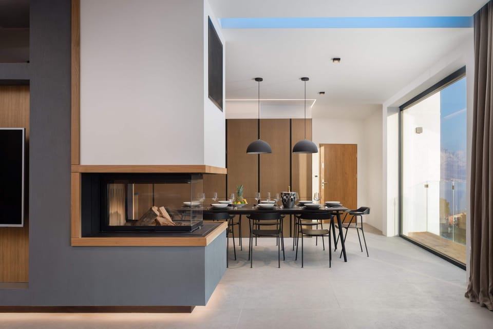 Floor-to-ceiling windows offering amazing and breathtaking sea views