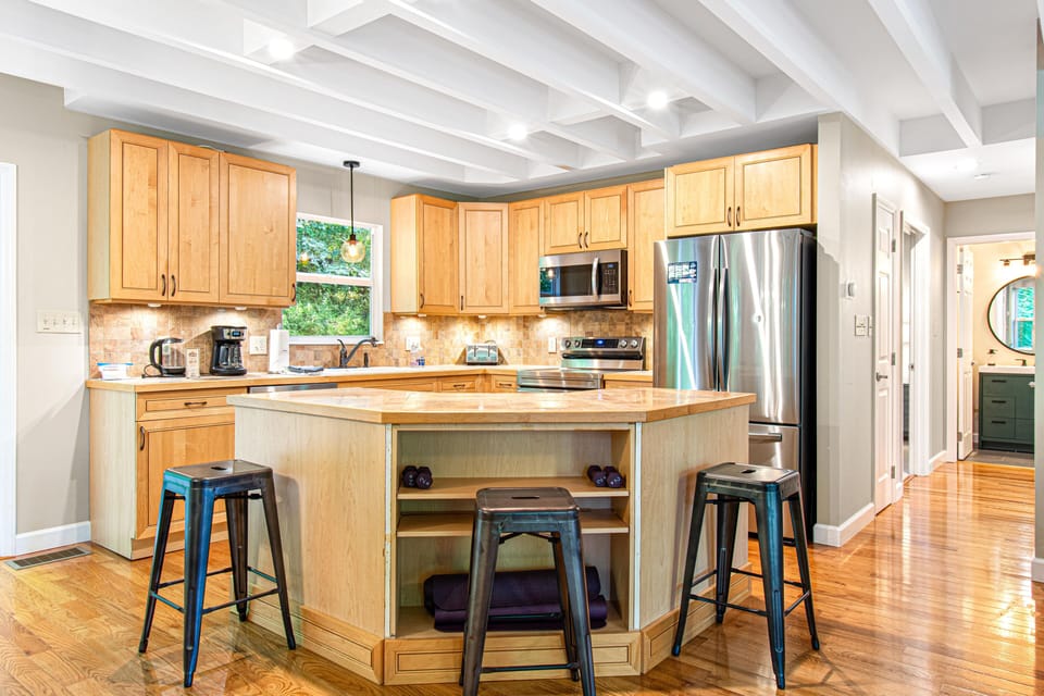 Chef's Kitchen w/ Breakfast Bar Seating