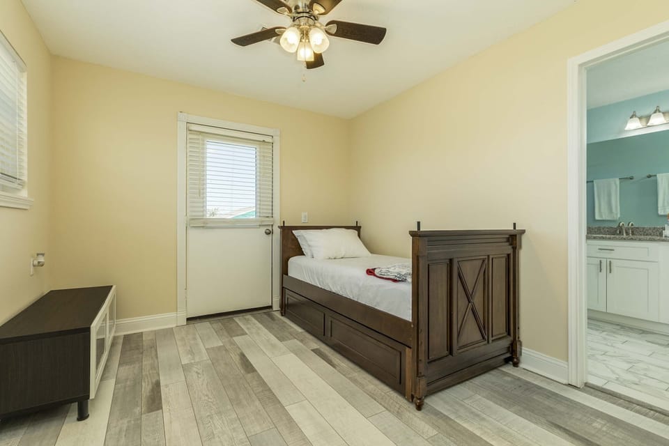 Bedroom 4 | Twin Bed w/ Twin Trundle | En-Suite Bathroom
