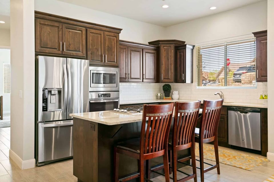 Townhome, 3 Bedrooms | Private kitchen | Fridge, oven, coffee/tea maker, toaster