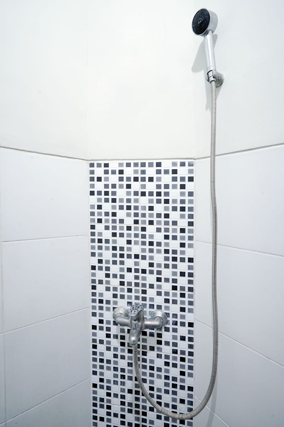 Deluxe Room | Bathroom | Shower, bidet, towels, soap