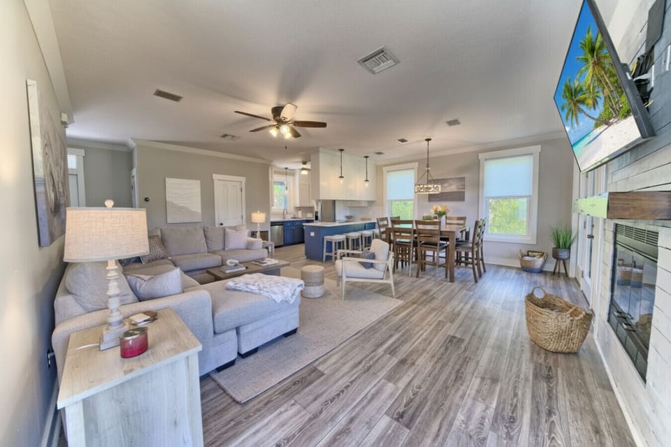 Spacious open living area comfortably seats large groups. Features sectional sofa, dining for 8, and a full kitchen for family meals.