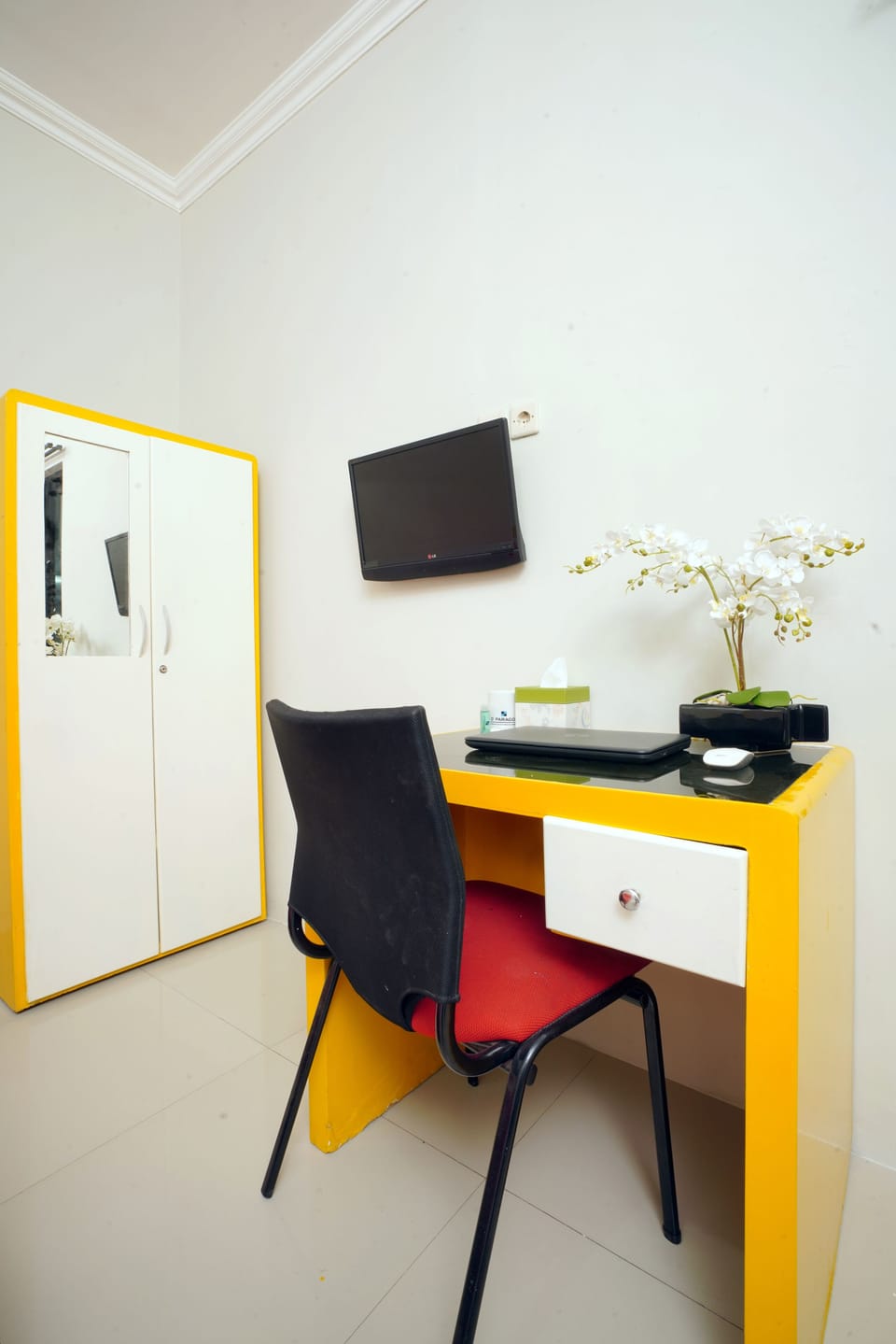 Deluxe Room | Desk, WiFi (free), bed sheets