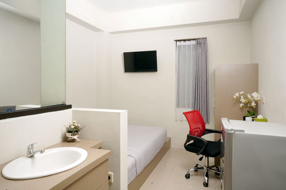 Deluxe Room | Desk, free WiFi, bed sheets