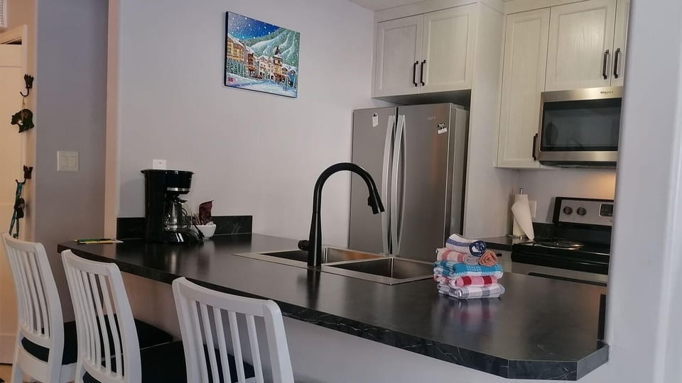 Condo, 3 Bedrooms | Private kitchen | Toaster