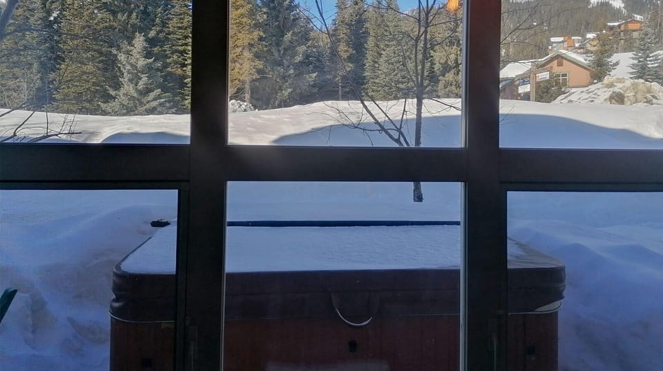 Condo, 3 Bedrooms | Property grounds