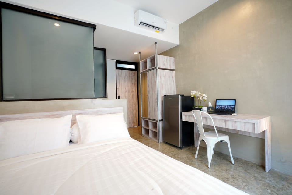 Deluxe Room | Desk, soundproofing, WiFi (free), bed sheets