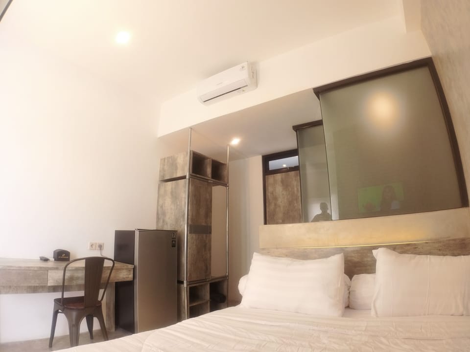 Deluxe Room | Desk, soundproofing, WiFi (free), bed sheets