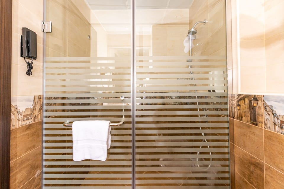 Shower, hair dryer, slippers, bidet