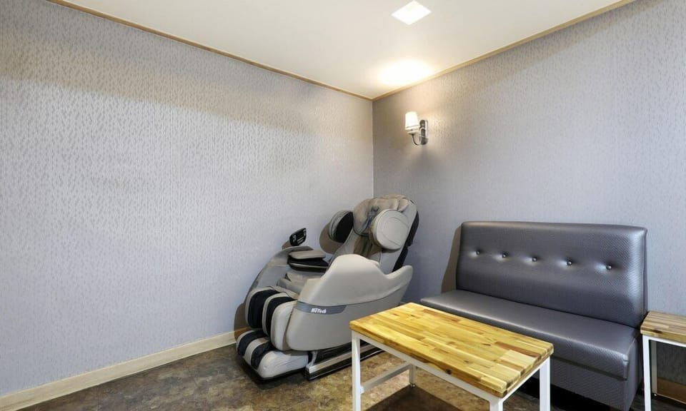 Superior Room | 1 bedroom, minibar (free items), WiFi (free), individually decorated
