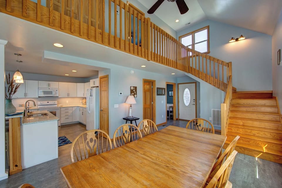 Dining Area Staircase to Second Floor (2)