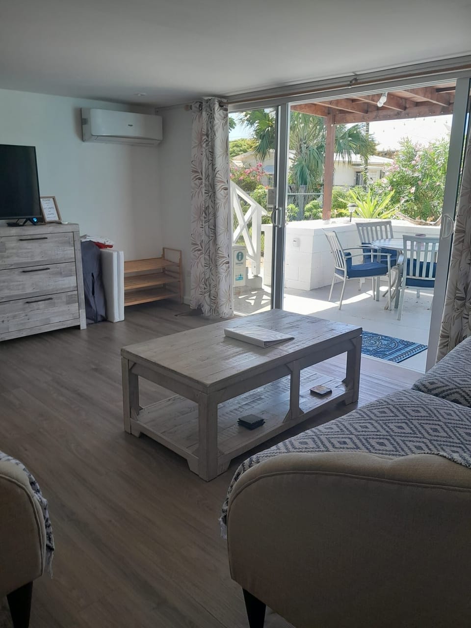 Lounge looking out to front patio