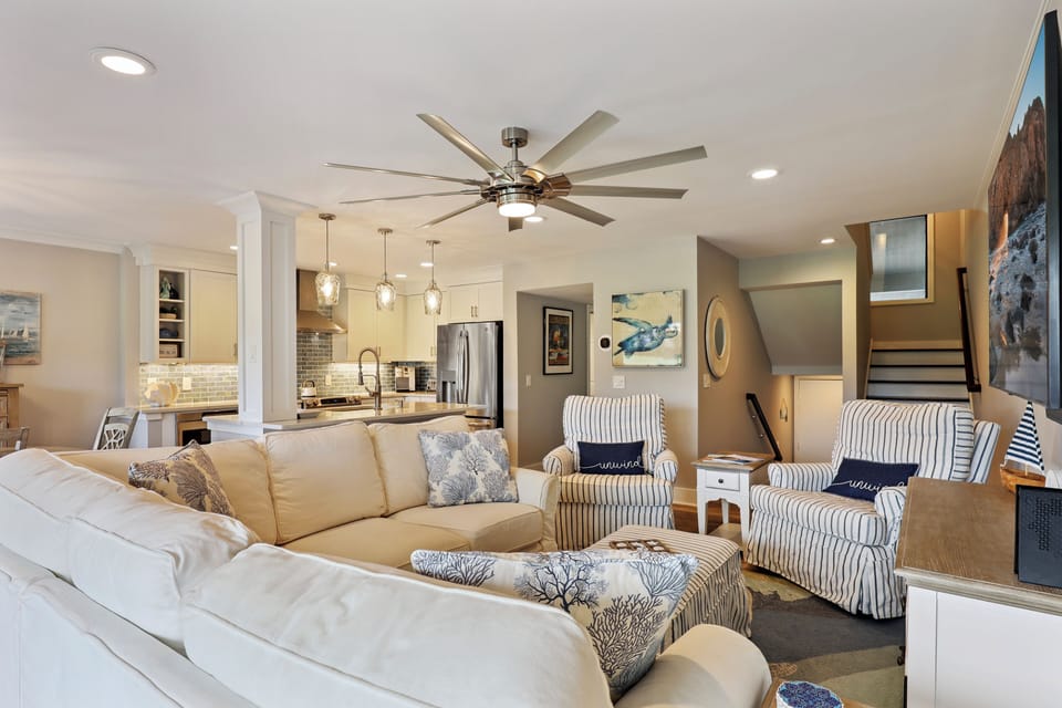 283 Turnberry | Living Room - 283 Turnberry | Living Room