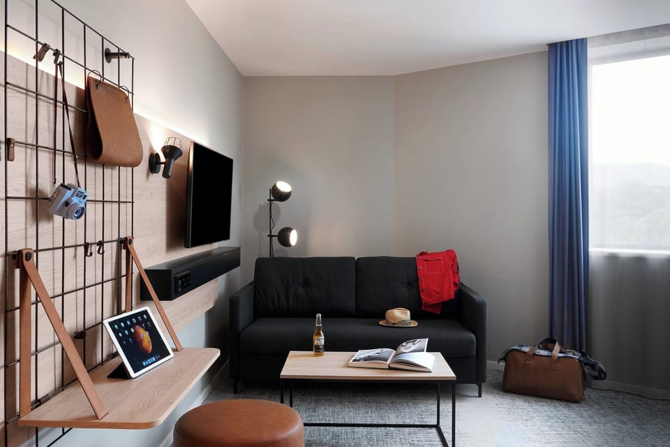 Room, 1 Queen Bed with Sofa bed | Desk, soundproofing, free cribs/infant beds, free WiFi