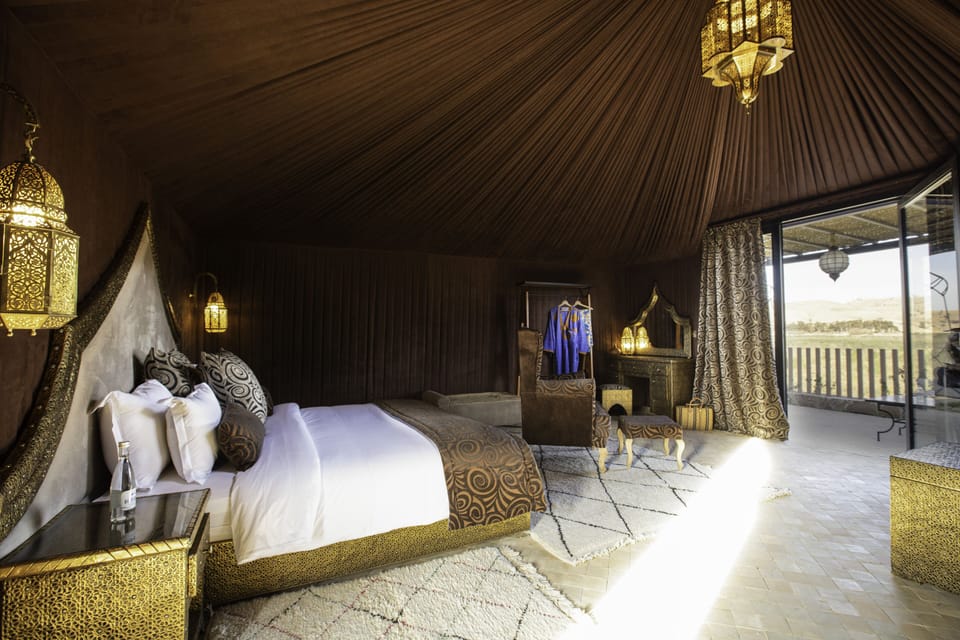 Prestige Tent with hydromassage bath Lake and Mountain View | In-room safe, free WiFi, bed sheets