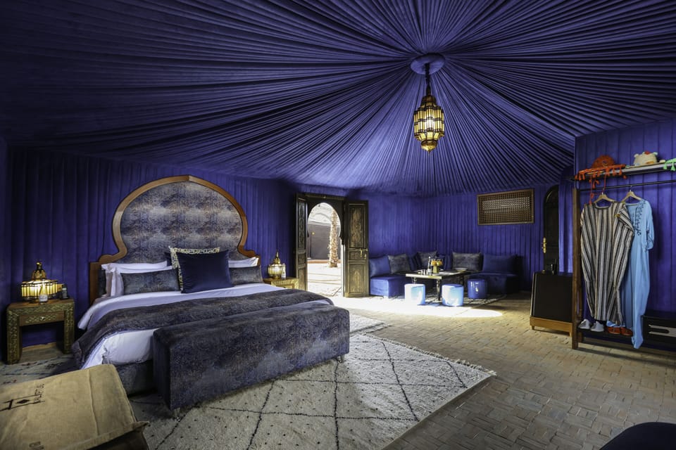 Prestige Tent with shower Lake and Mountain View | In-room safe, free WiFi, bed sheets