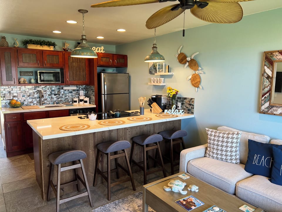 Inviting Bar for Drinks & Dining!