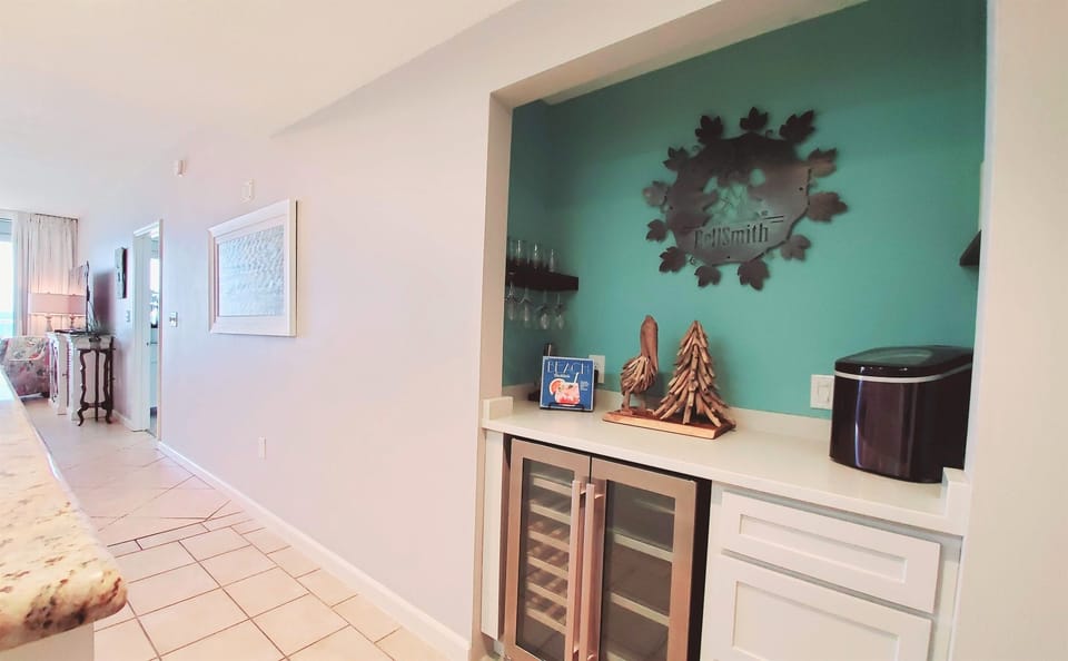 A809 King/Twins/ Sofa Sleeper Beach Front Pools Wifi Apartment in Alabama