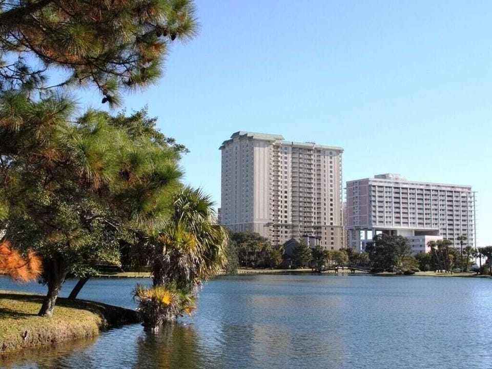 Royale Palms