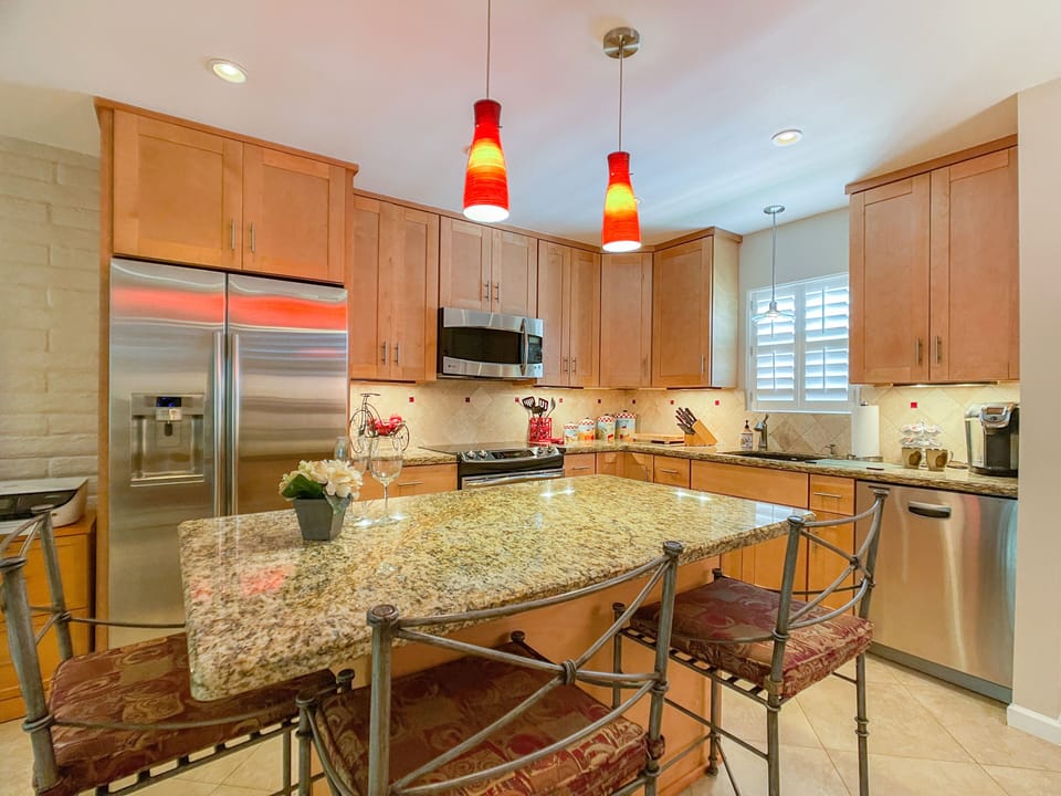 Fully equipped kitchen with everything you need to prepare a gourmet meal. 