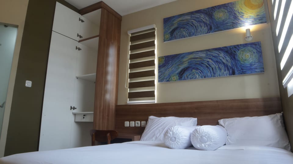 Deluxe Room | Desk, soundproofing, WiFi (free), bed sheets