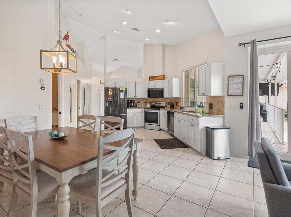 kitchen & dining area