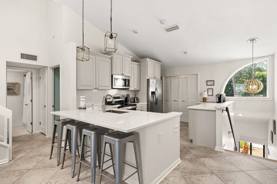 Kitchen with Breakfast Bar