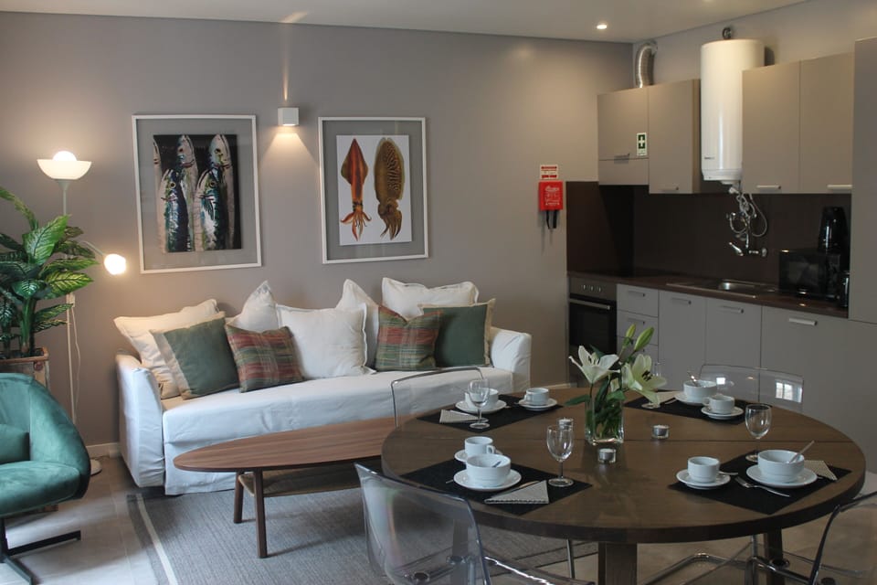 Family Apartment, 1 Bedroom | In-room dining