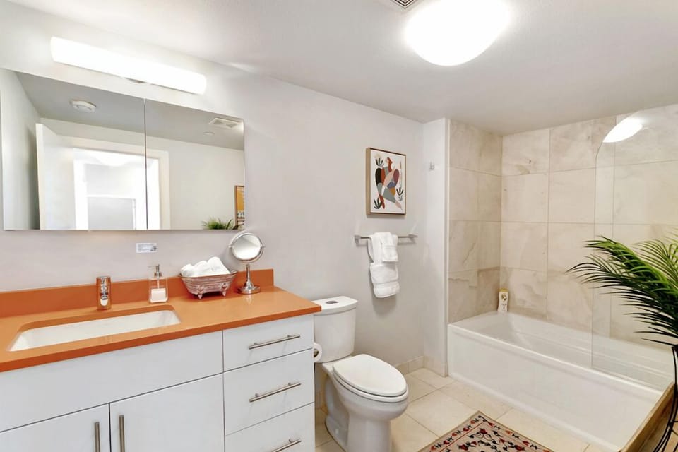 Bathroom 2 | Full Bath with Tub/Shower Combo
