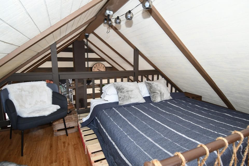 River Walk Cottage - Romantic Escape Cabin in Shenandoah Valley