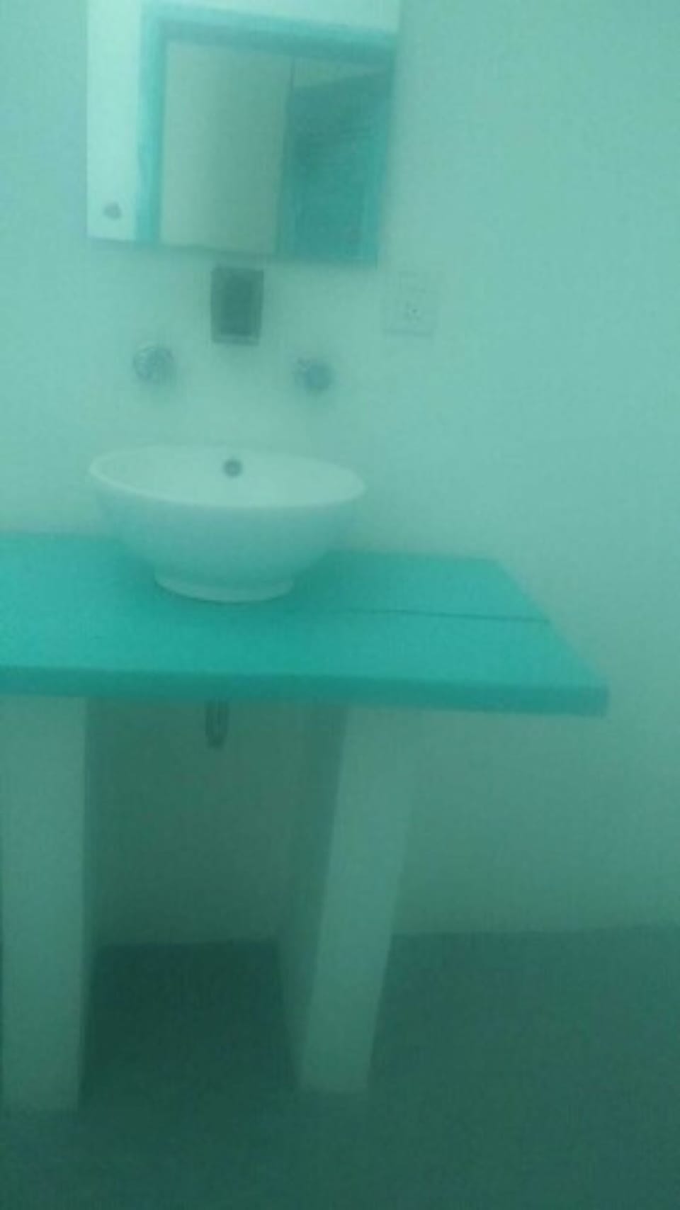 Economy Room | Bathroom sink