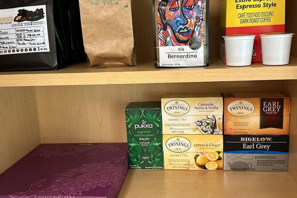 We provide a variety of coffees and teas for the most sophisticated palettes. Coffee beans from Central America and tropical ground mix. As well as a variety of herbal and traditional tea blends.