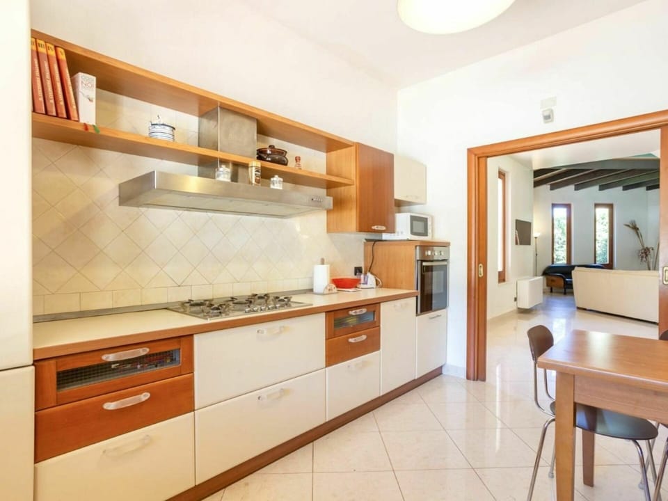 Countertop, Cabinetry, Furniture, Property, Kitchen Appliance, Building, Kitchen Stove, Chair, Kitchen, Home Appliance