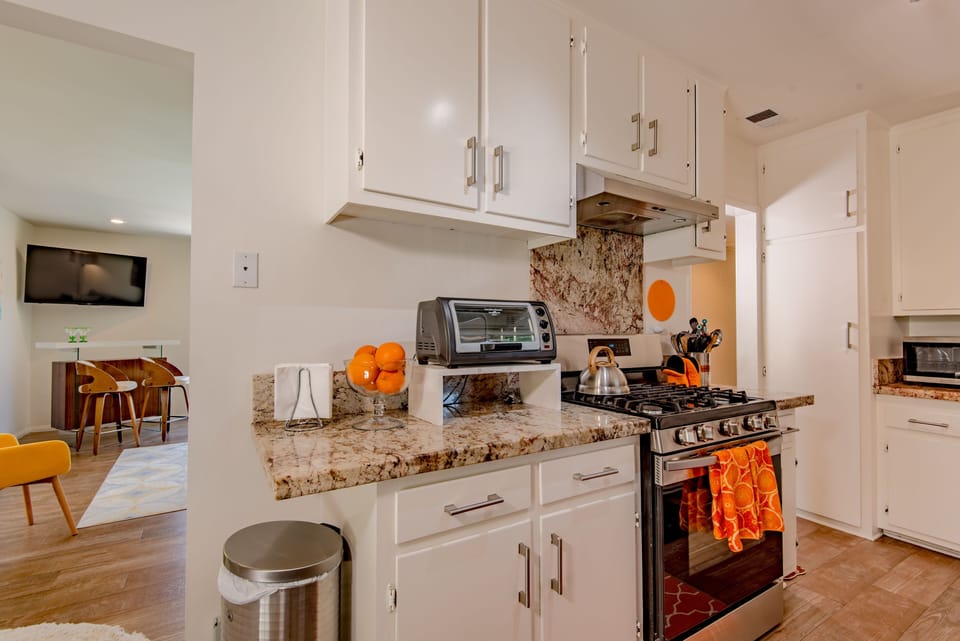 kitchen--fully equipped, new stainless steel appliances