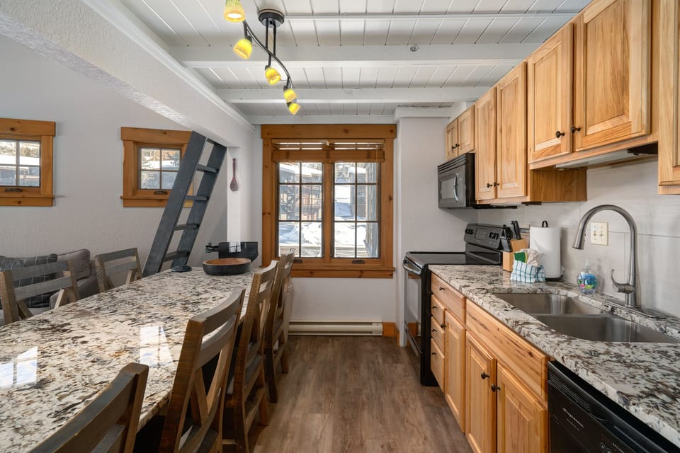 Wide kitchen space so multiple people can work together!