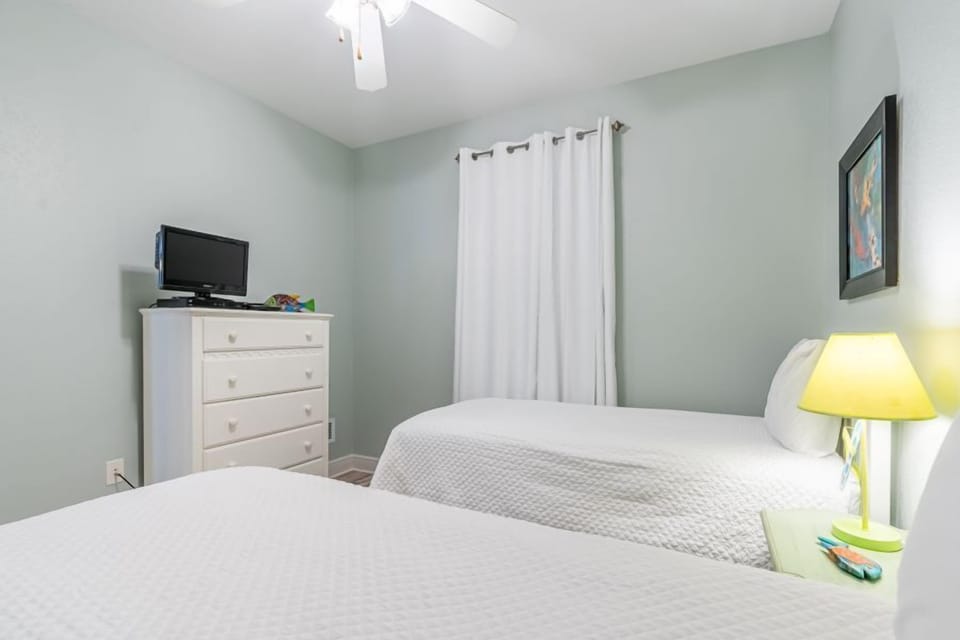 Crystal Tower 305 Bedroom 2 with Two twins