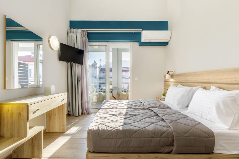 Premium Loft | Desk, blackout drapes, soundproofing, free WiFi