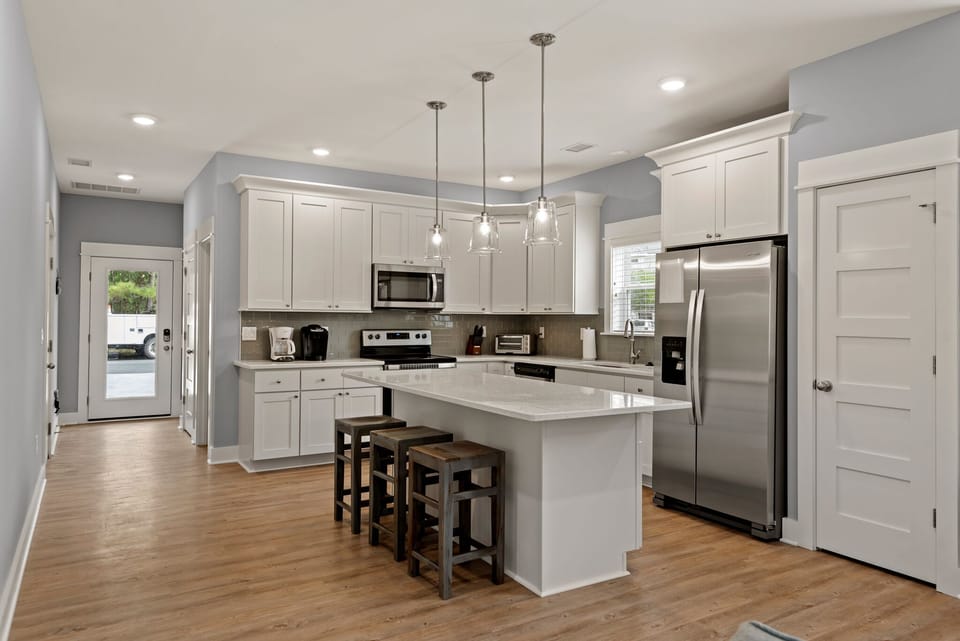 M856: Beachin' Awesome | Bottom Level Kitchen