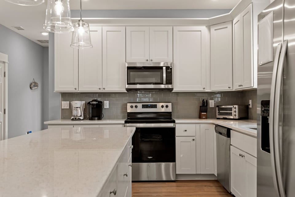 M856: Beachin' Awesome | Bottom Level Kitchen
