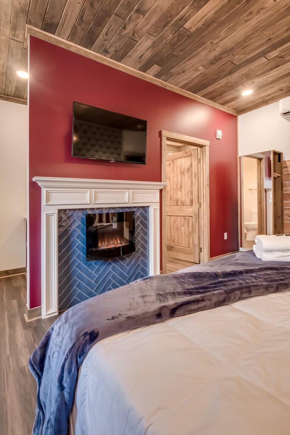 "We are on a bicycle tour from Ohio to Washington. The Port of Prescott is by far the best lodging we have found. Wonderful accommodations and a helpful owner with dining recommendations specific to the day of the week. A memorable stay!" Review Glenn B.