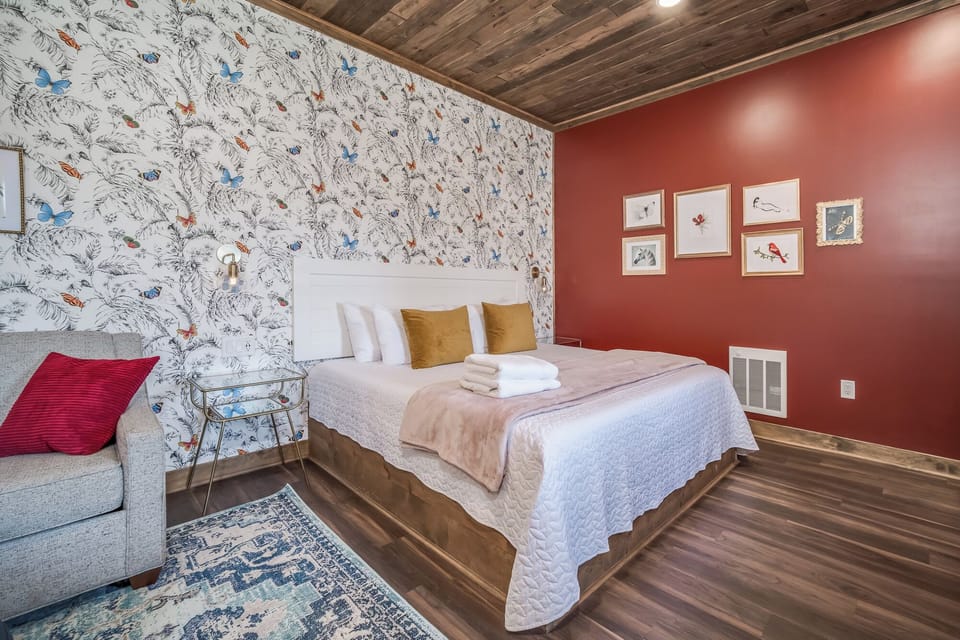 "The location is unbeatable—steps away from restaurants, shops, and the riverwalk."