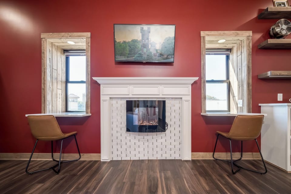 "The rooms were spacious and clean, with beautiful decor and a cozy atmosphere."