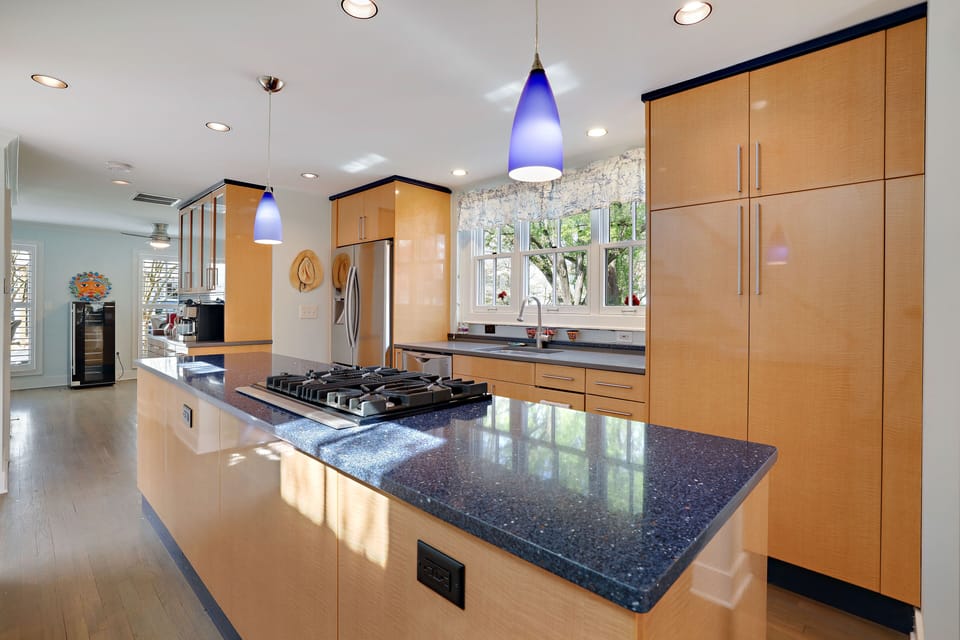 Amazing kitchen space! With everything you need to create that amazing meal! 