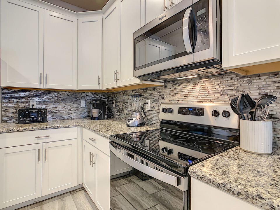 All chefs will find what they need to prepare delicious meals in this kitchen.