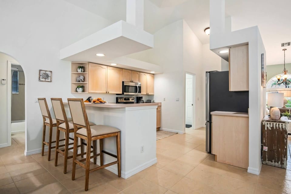 The breakfast bar is the perfect place for the morning meal, a midnight snack and anything in between.